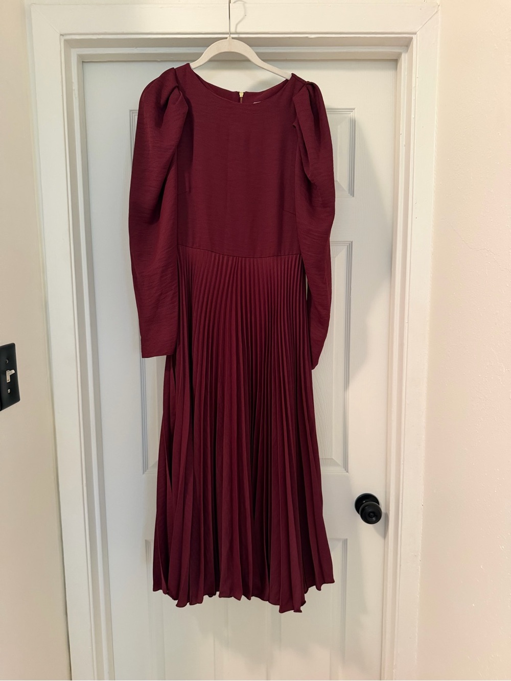 Closet Wine-Red Pleated Dress with Gold Zip